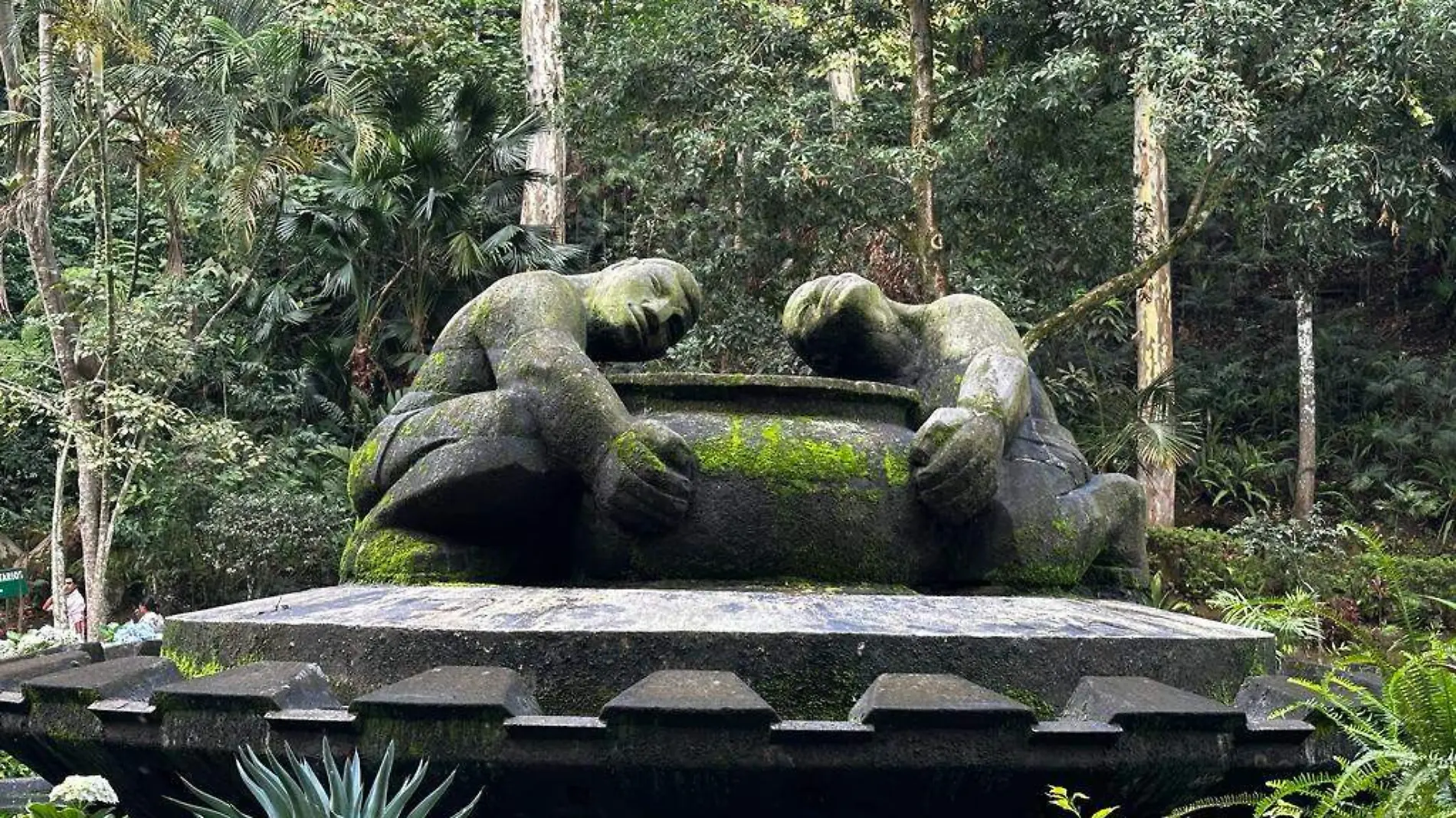 Escultura de “La Olla” en Los Tecajetes